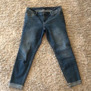 Hollister Mid-Rise Crop Super Skinny